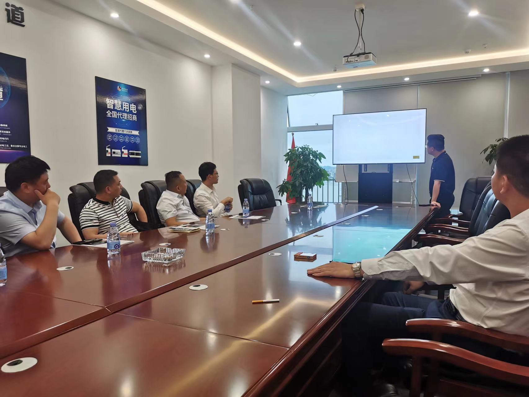 大冶市委常委领导莅临开云(中国)Kaiyun·官方网站科技参观指导