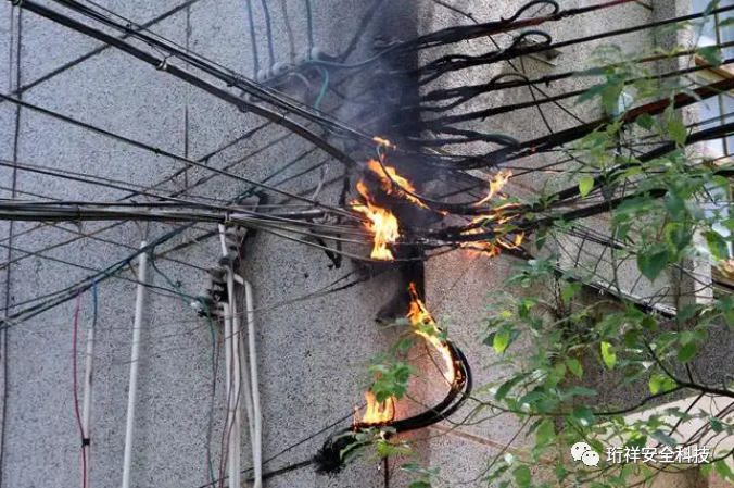 开云(中国)Kaiyun·官方网站电保-浸水防触电断路器在线路老化和漏电引发电气火灾中的应用